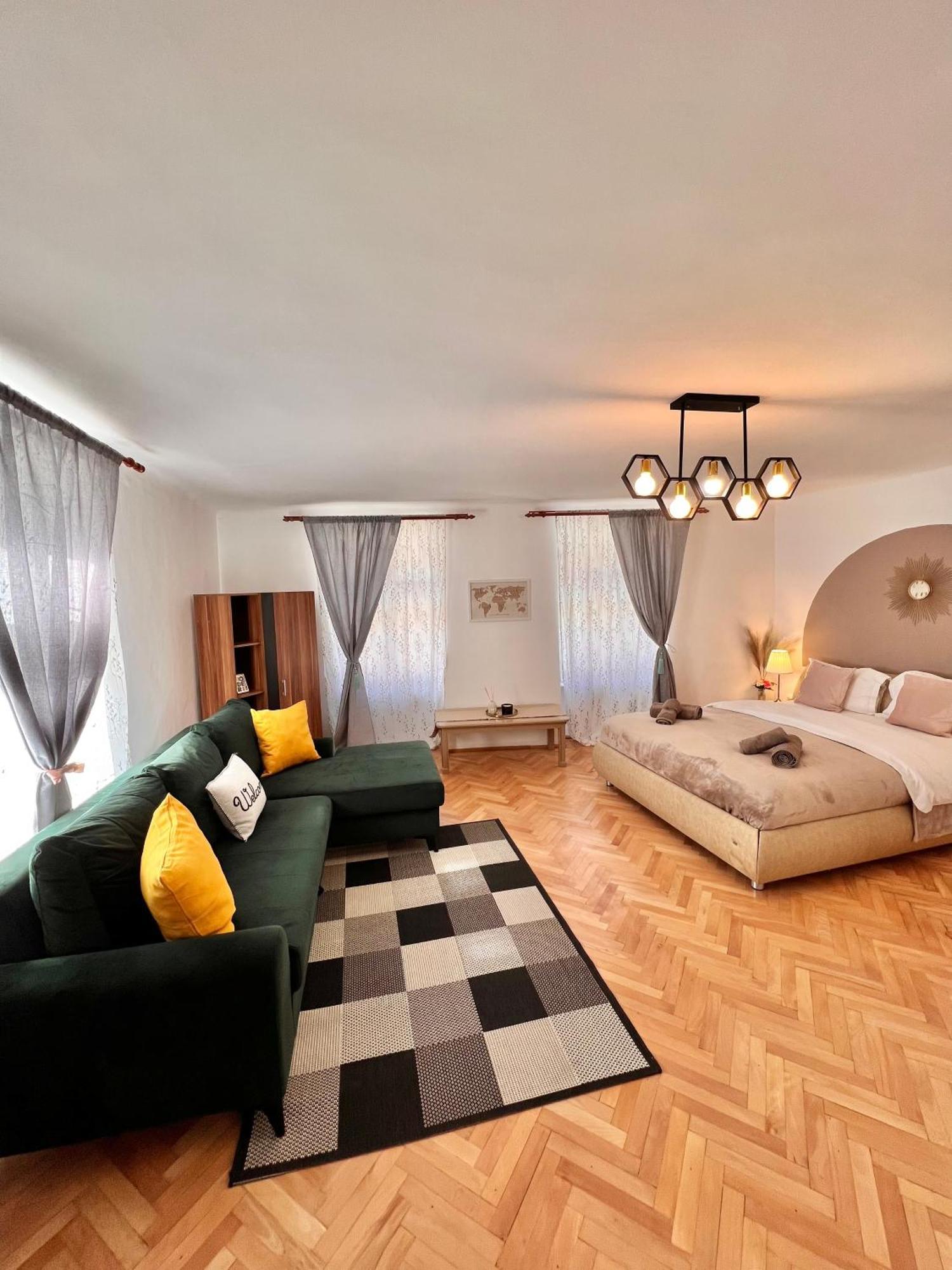 Old Town City Center Apartments Braşov Exteriör bild
