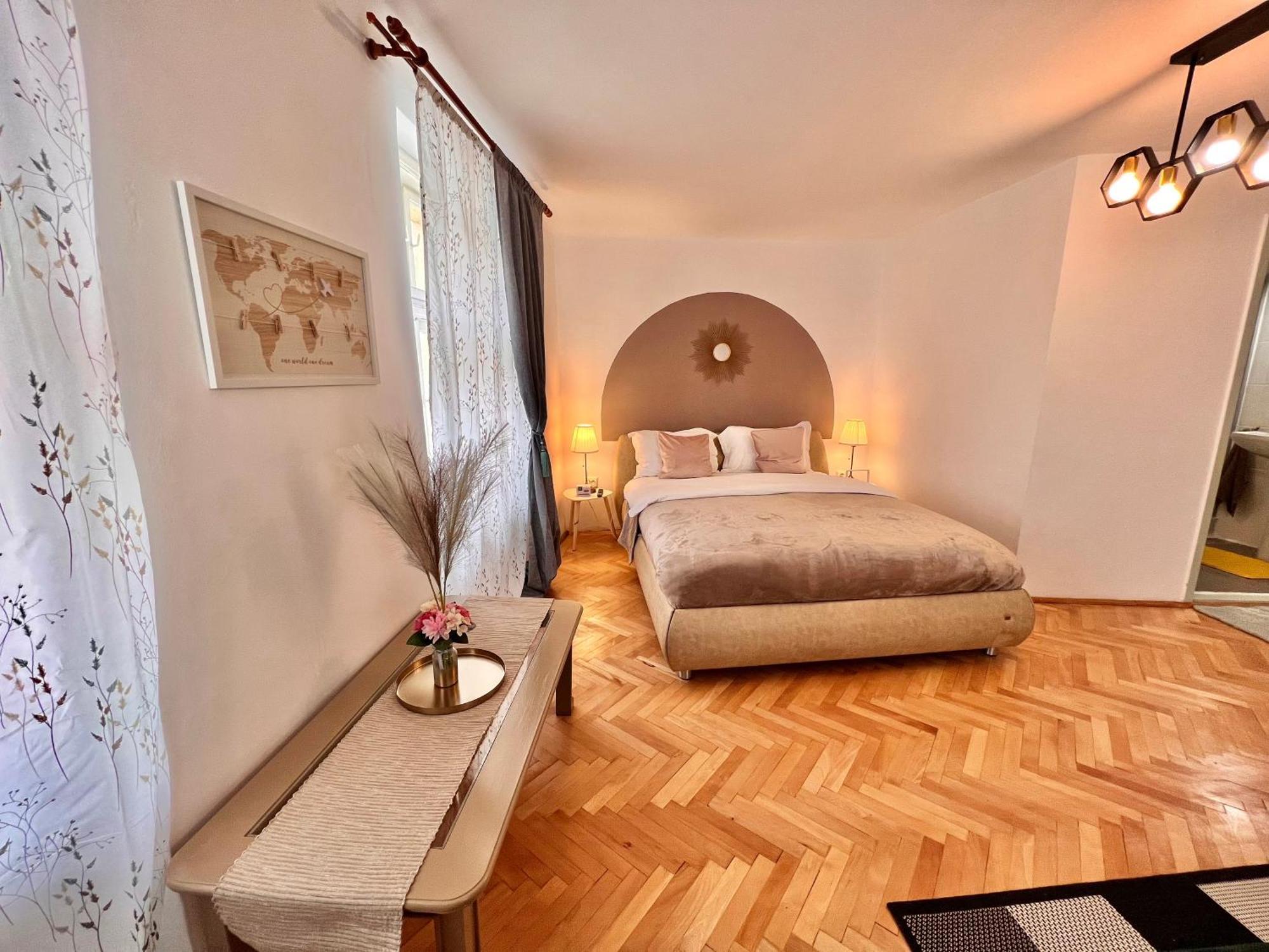 Old Town City Center Apartments Braşov Exteriör bild