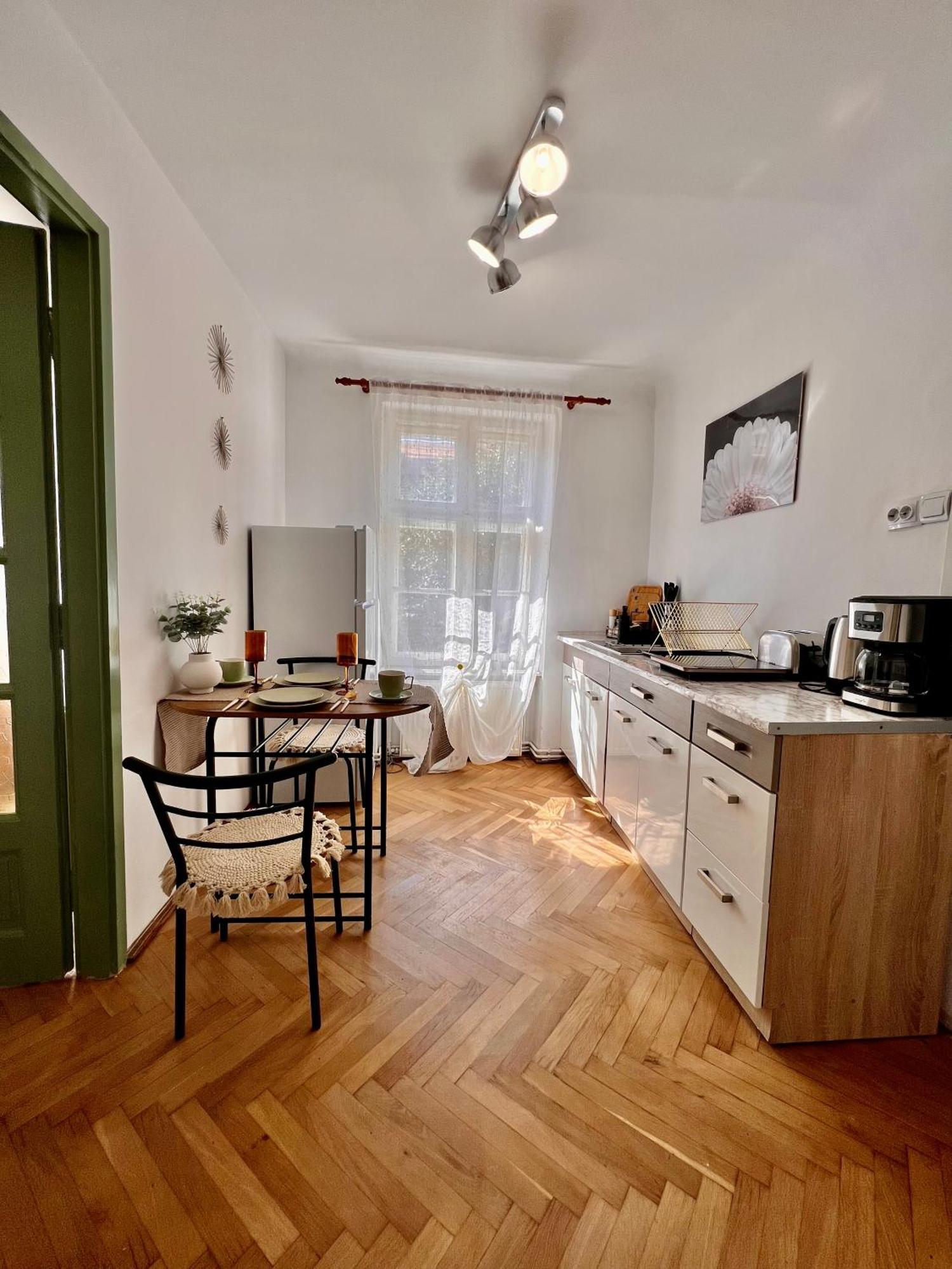 Old Town City Center Apartments Braşov Exteriör bild