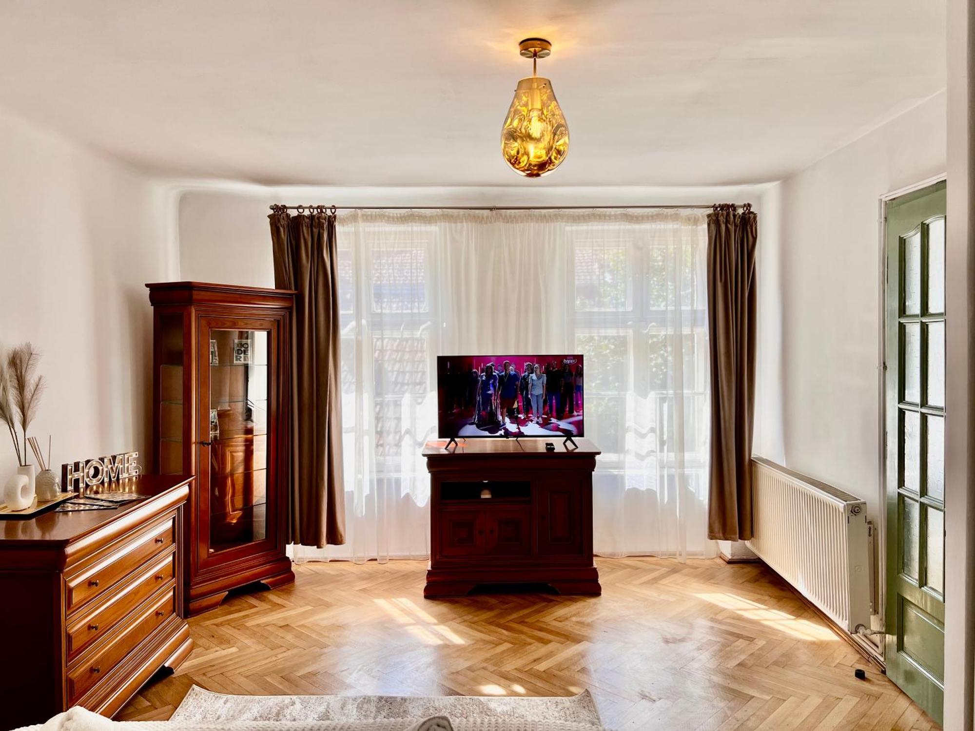 Old Town City Center Apartments Braşov Exteriör bild