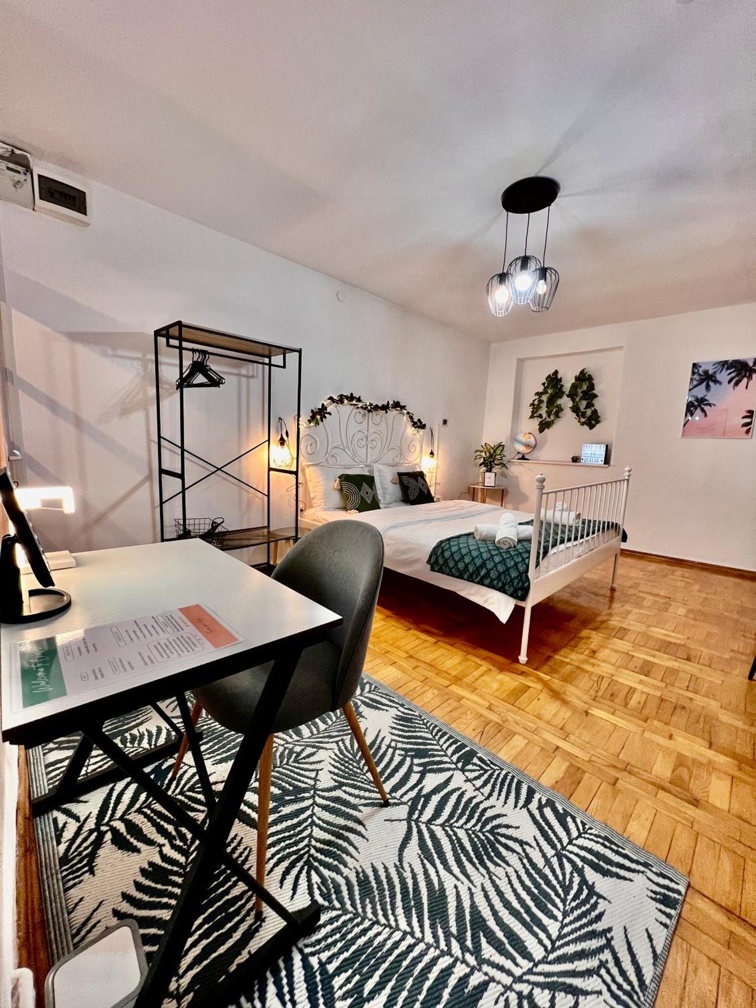 Old Town City Center Apartments Braşov Exteriör bild
